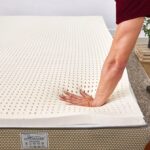 Nên giữ nệm cao su ở nơi khô thoáng để tránh nấm mốc, mùi khó chịu