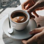 Cách ngủ ngon sau khi uống cà phê, chỉ cần 3 phút đảm bảo hiệu quả